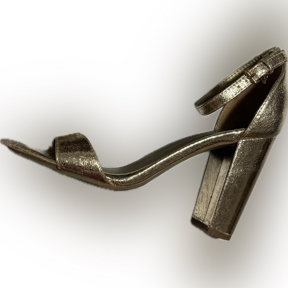 Sexy💋Guess 💋gold heels with charm 💋Sz: 7💋 - Picture 9 of 9